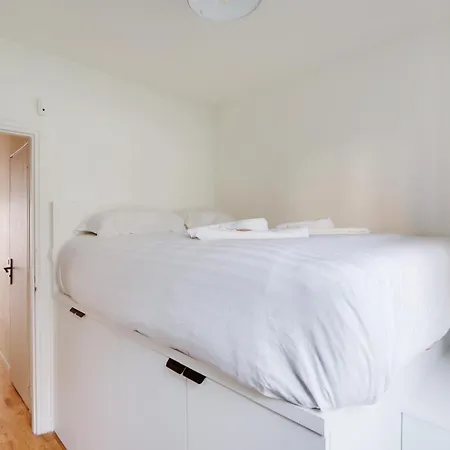 Au Pied De L'arche Apartment Courbevoie